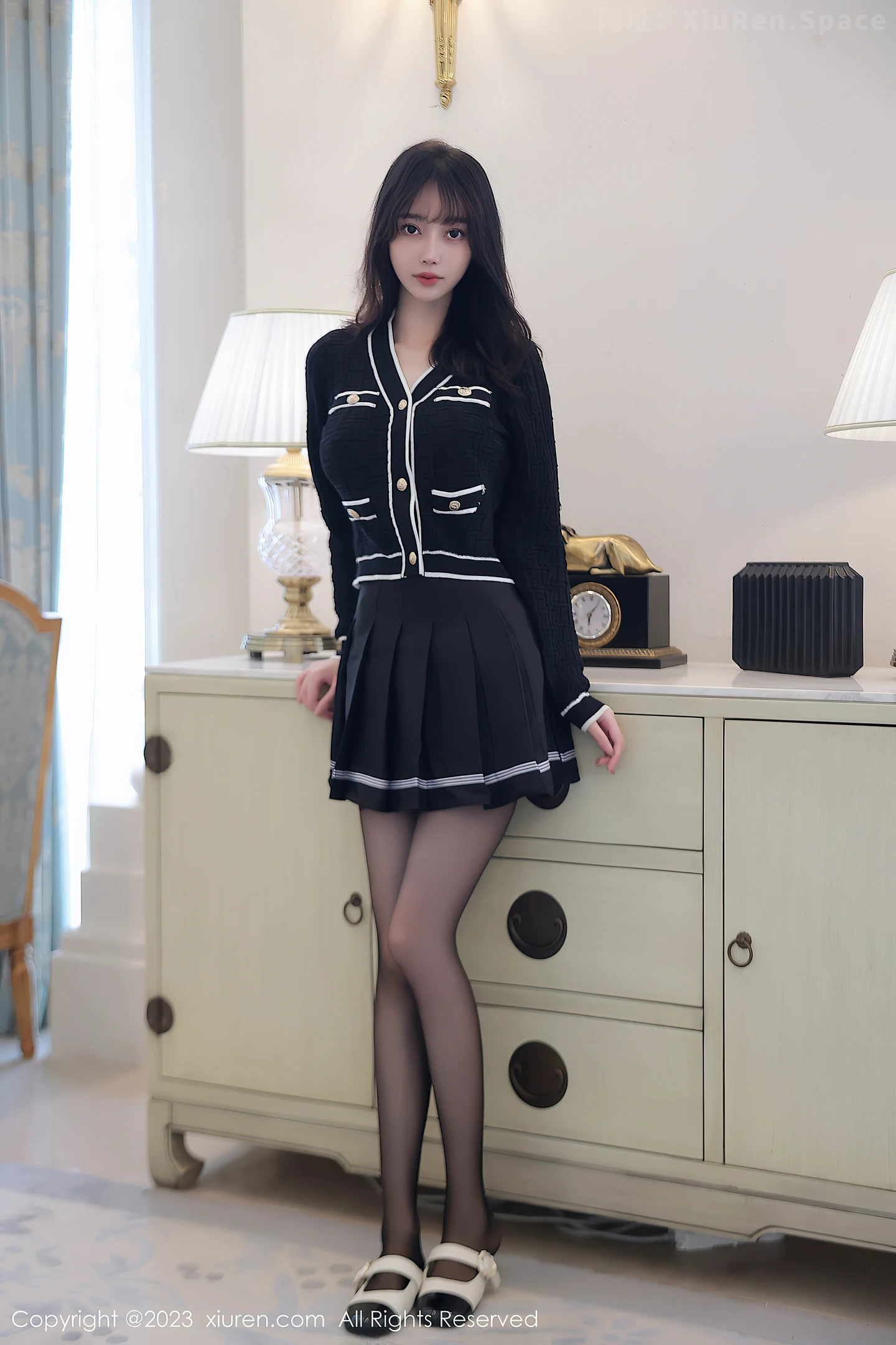 图片[2]-[XiuRen秀人网]VOL.7287 模特玥儿玥er半脱露性感黑色薄纱内衣配黑丝吊袜秀美腿诱惑写真82P-秀人网官方网站